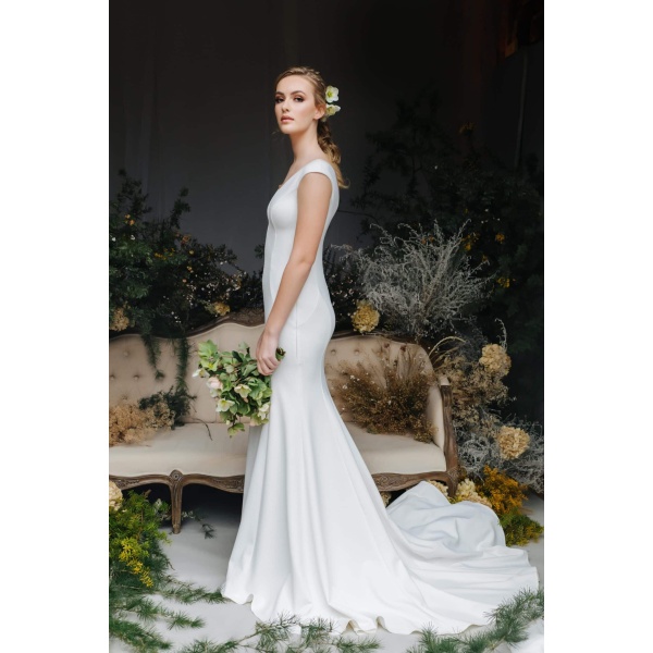 simple and timeless wedding gown
